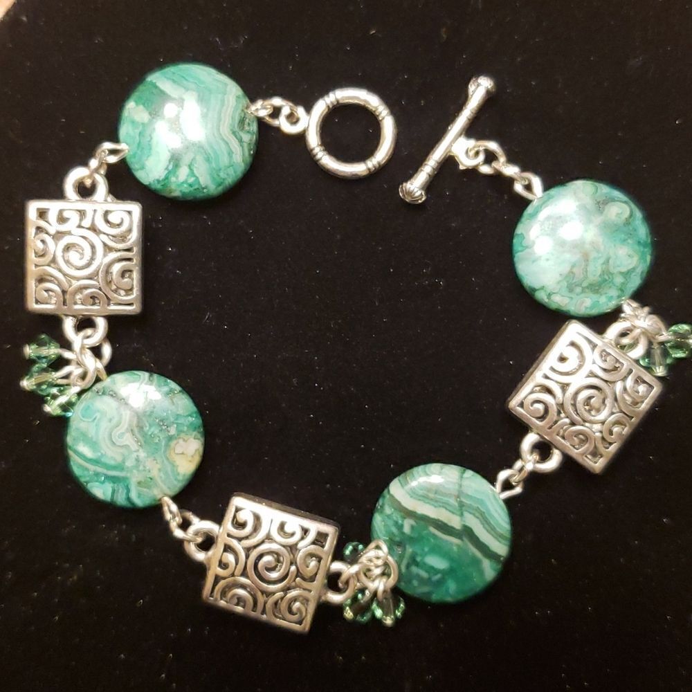 Marble Swirl Green Bead Silvertone Charm Bracelet